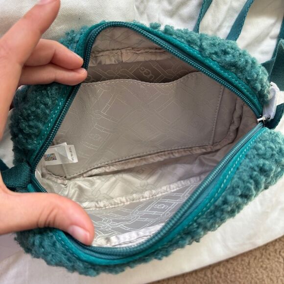 NWT UGG Janey II Green Sherpa Crossbody Bag - Picture 4 of 8